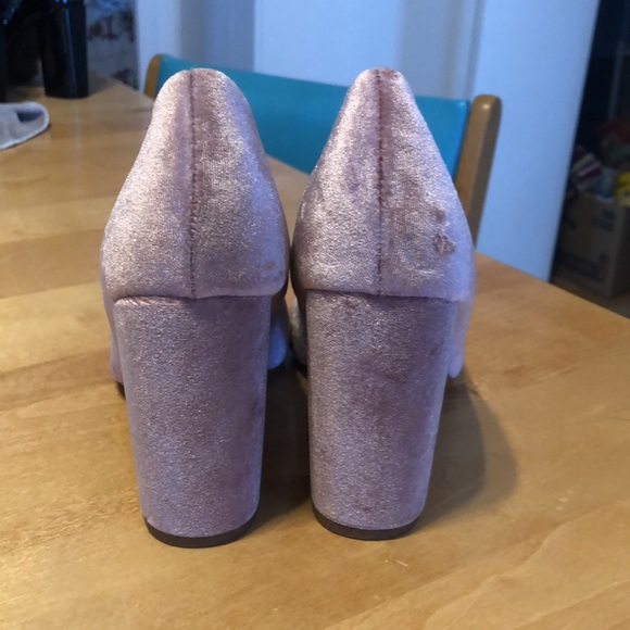 Pink velvet block heels - Picture 2 of 4